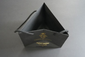 Custom Triangle Packaging Paper Bag for Chocolate